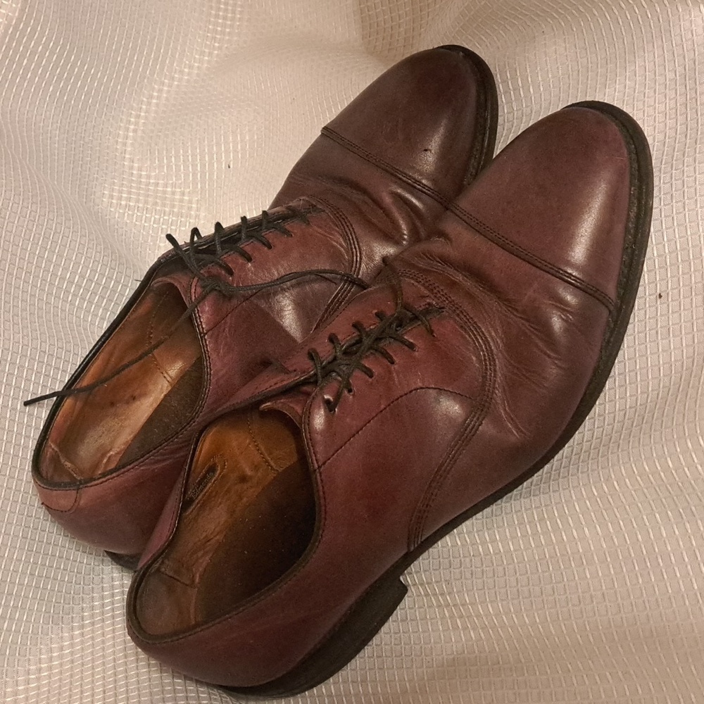 Allen Edmund's Cap Toe Mens Burgundy Leather Dress Shoes size 8-1/2